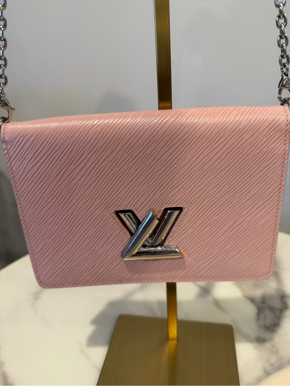LOUIS VUITTON
Epi Twist Belt Chain Wallet Rose